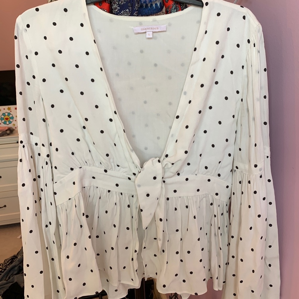 OLIVACEOUS TIE FRONT POLKA DOT TOP🖤